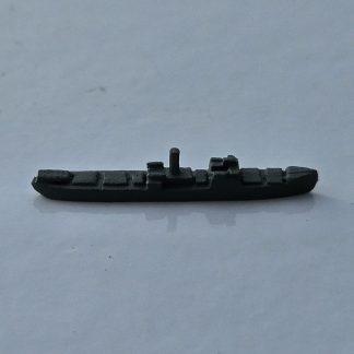 Metalowy model F Standard Ship w skali 1/3000, idealny do gier bitewnych. Przedstawia duży statek handlowy z I wojny światowej, używany także w II wojnie.